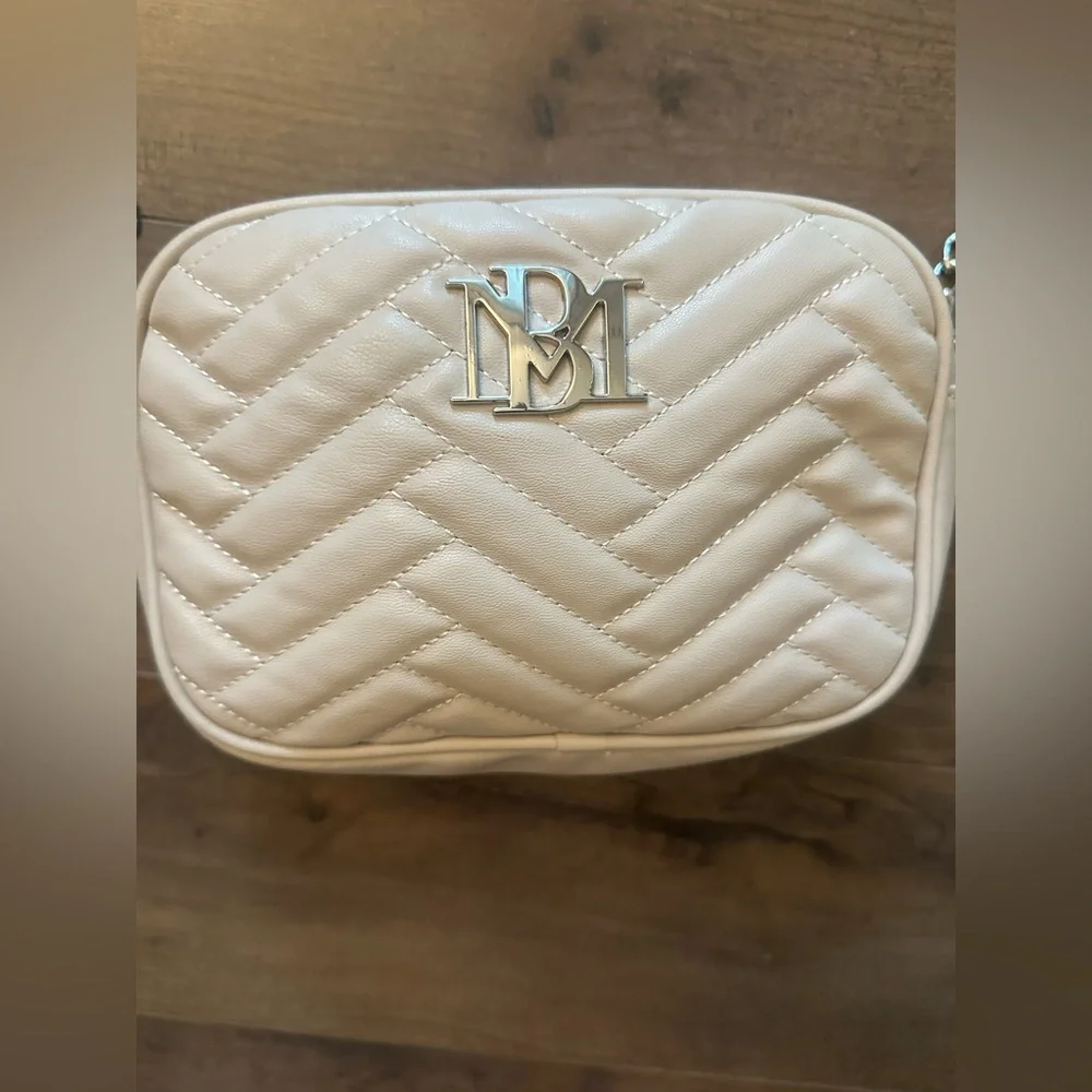 Badgley Mischka Ivory Quilted Crossbody Camera Bag Chain Strap Chic - Picture 2 of 8